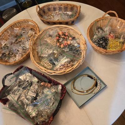 Over 100 pieces  of very nice costume Jewelry