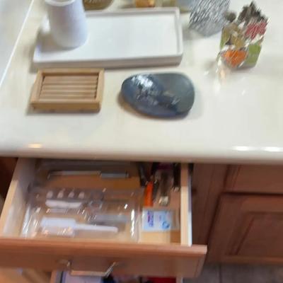 Bath Decor & Hygiene Items - Soap Dishes, Wax Warmer, Candles & More