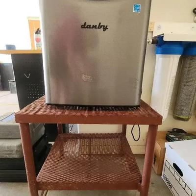 Working Danby Mini Fridge Refrigerator & Red Metal Rack Square Table