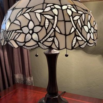 White Glass Floral Stained Glass Tiffany Style Table Lamp