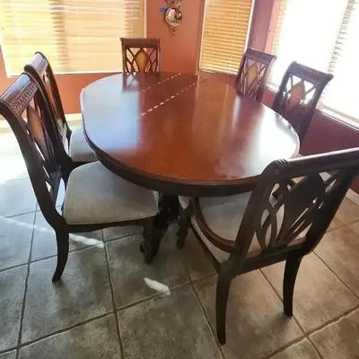 Beautiful Dark Wood Dining Table With 6 Chairs and 1 ft Expandable Leaf