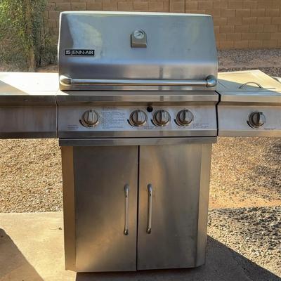 Jenn-Air Propane Grill BBQ w/ Gray Unicook Cover, Propane Tank & Tools