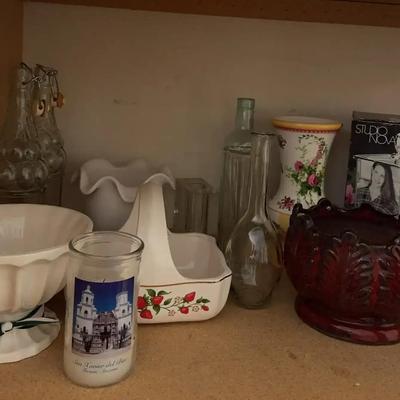 Variety of Vases, Spinning Picture Frame & Decorative Bowls