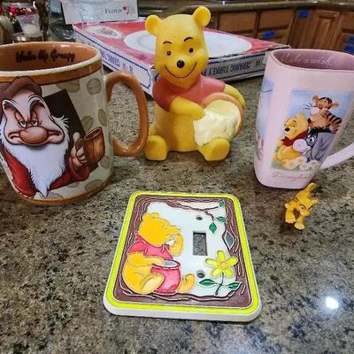 Disney Collectibles, Winnie The Pooh, Grumpy, Lion King