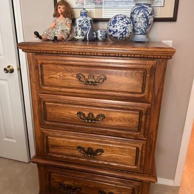 Sale Photo Thumbnail #121: Bedroom set with two dressers and mirror