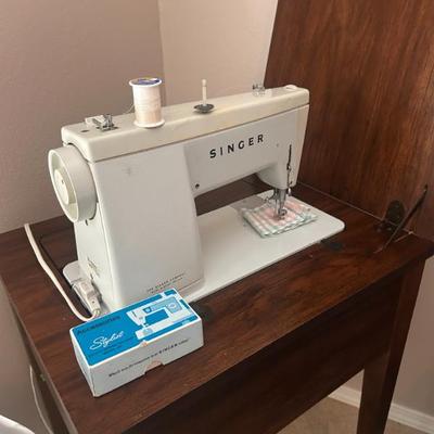 Sale Photo Thumbnail #31: Singer Stylist sewing machine table