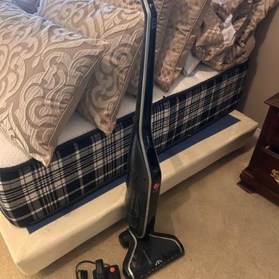 Sale Photo Thumbnail #101: Hoover cordless stick vacruum