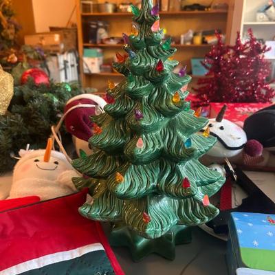 Sale Photo Thumbnail #46: Atlantic Mold ceramic Christmas tree