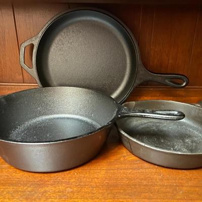 Lodge & No. 6 Cast Iron Skillets