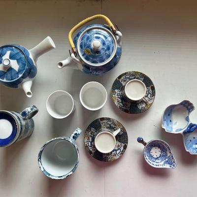EAT003 - Antique Tea Set