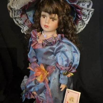 EAT309 - 17" Kinnex Porcelain Doll "Mavis" with COA