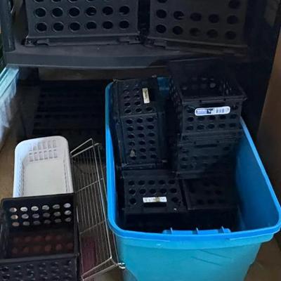 EAT286 Mystery Lot Of Storage Containers 