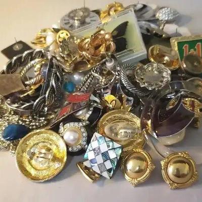 EAT273- Costume Jewelry Mystery Lot #5