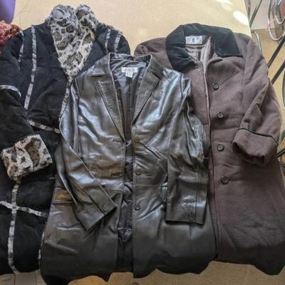 EAT325- lot Of 3 Women's Overcoats 