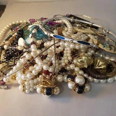 EAT270- Costume Jewelry Mystery Lot #3