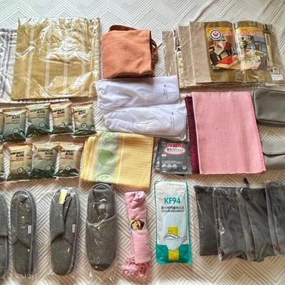 EAT136 - Home Goods Mystery Lot Including Rare Hawaiian Airlines Exclusive Tote