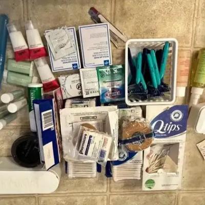 EAT170 - Large Lot of Assorted Bathroom Goods