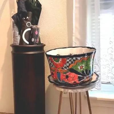 EAT126- Wooden Umbrella Stand, Umbrellas, & Mexican Flower Pot w/Stand