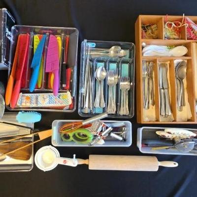 EAT060 - Large Lot of Kitchenware - Utensils, Knives & More Useful Items for the Kitchen