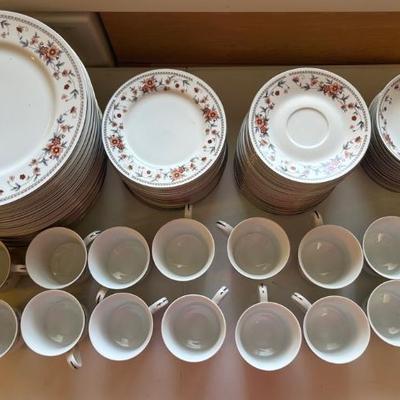 EAT014 - Tea Cups, Saucer, And Plates