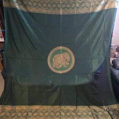 EAT292 - Large Thailand Themed Tapestry In Green & Gold
