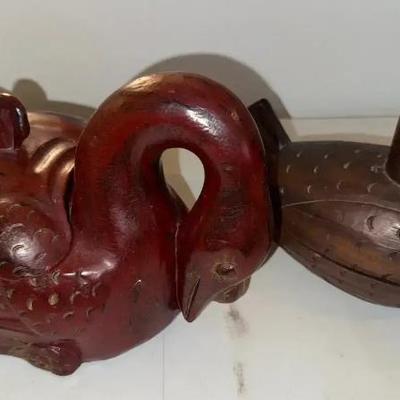 EAT290 Hand Carved Wooden Swan and Chicken