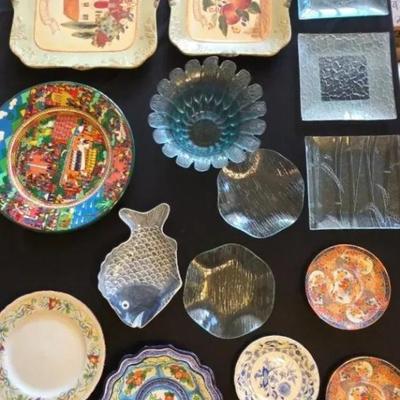 EAT085 - Assortment of Decorative Plates and Platters (15)