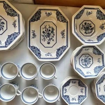 EAT033 - Blue And White Floral Fine China Set