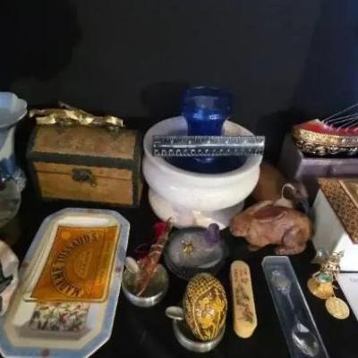 EAT360 - Assorted Knick Knacks and Collectibles From Around the World