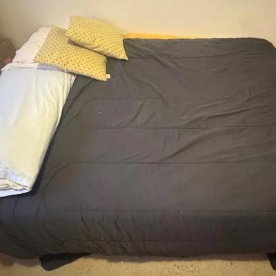 EAT342 - Metal Bed frame + Full size mattress & Foam 