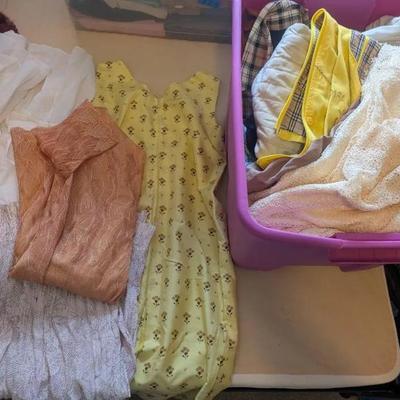 EAT326- Large Mystery Lot Of Womens Clothes 