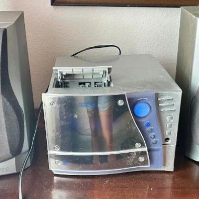 EAT314 - Kenwood DVD/Casset Player And Speakers