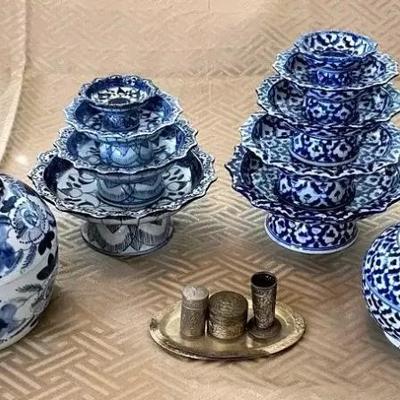 EAT099- Beautiful Blue & White Decorative Dishware 