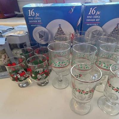 EAT056 - Holiday Glassware And Decor