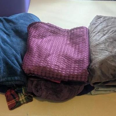 EAT299- Large Blanket Lot 