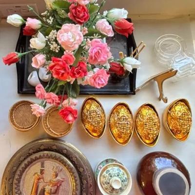 EAT096 - Assorted Decorative Art