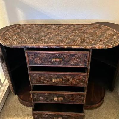 EAT377 - Brown Bar Storage And Glass