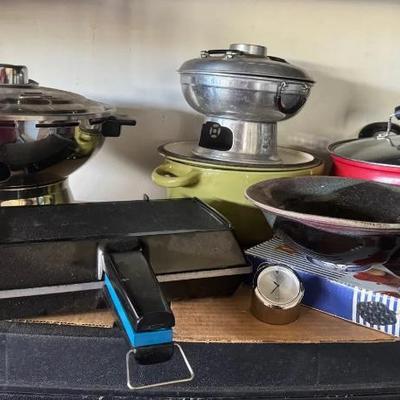 EAT242 - Multi lot of Kitchen pots & Kitchen cook gadgets 