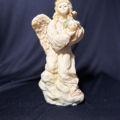 United Designs Winterlight - Angels Collection - Messenger of Peace 1836/10000 - 8.5Hx4.5W