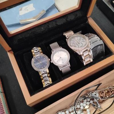 Sale Photo Thumbnail #157