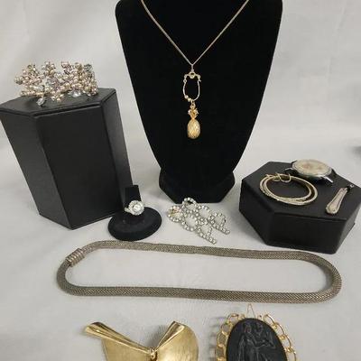 Assorted Jewelry
