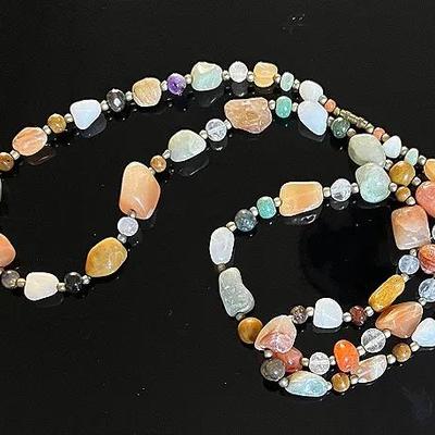 Semiprecious Stone Necklace with Amethyst, Quartz and Jade with Others