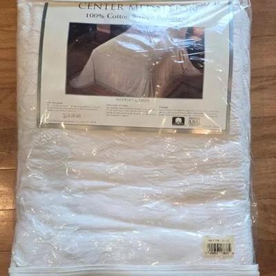 Center Medallion Cotton Woven White Bedspread Plus Vintage Beach Towels (MMPR & Artist Llort)