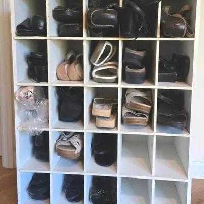 Women Shoe Cleanout With Shoe Storage For 25