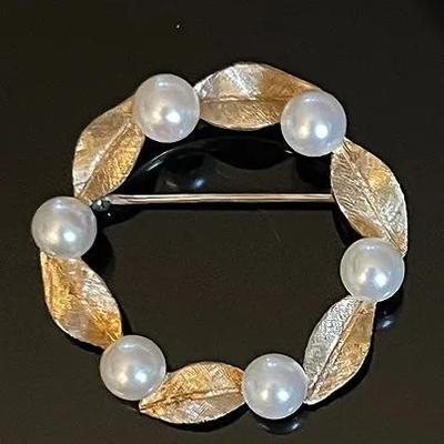 14K Yellow Gold Genuine Cultured Pearl Leaf Circle Brooch 