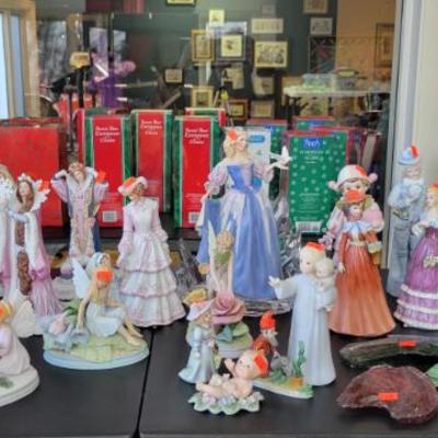 Sale Photo Thumbnail #332: Franklin Mint Figurine 