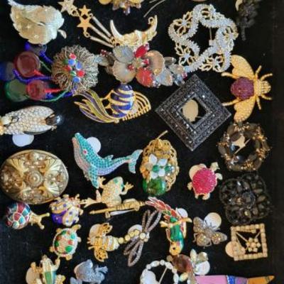 Sale Photo Thumbnail #477: Pins 