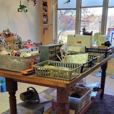 Sale Photo Thumbnail #242: Crafting Table 