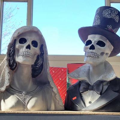 Sale Photo Thumbnail #371: Bride and Groom Skeleton Busts
