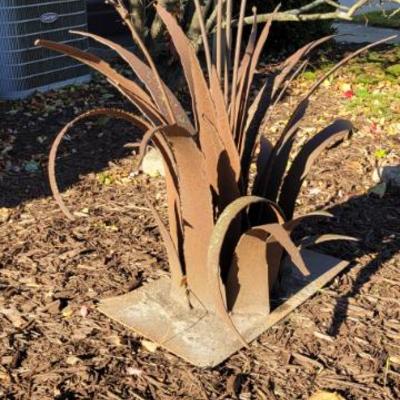 Sale Photo Thumbnail #463: Metal Yard Art